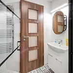 Cozy New With Air-conditioning Apartment *